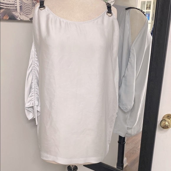 MICHAEL KORS SILKY BLOUSE OFF THE SHOULDER LEATHER adj.STRAPS ROUCHING SLEEVES - Picture 3 of 12